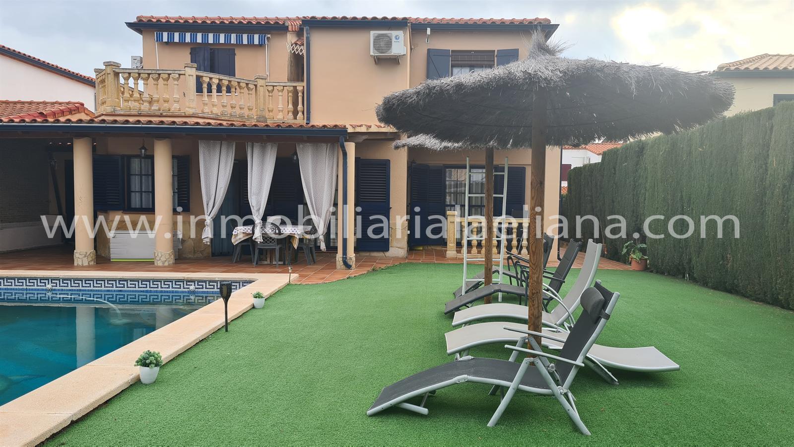 Chalet Independiente en venta en RIBARROJA - Ref. V6055