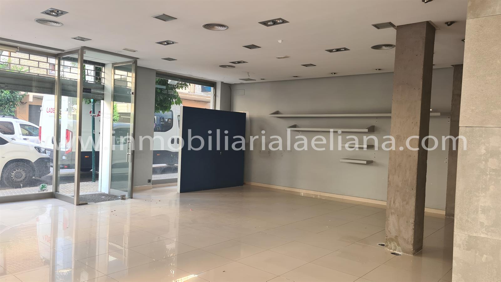 Bajo Comercial en alquiler en LA ELIANA - Ref. A1782